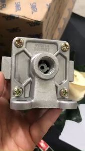 Chia hơi ô tô vuông nhỏ EQ140 lỗ bé