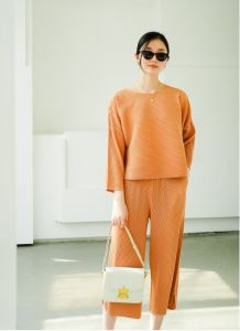 Miyake High-end Pleated T-shirt Plus Size Loose Comfort and Casual All-matching Round Neck #5285