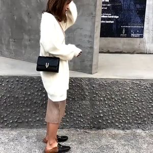 Women's Crossbody Small Body Bag 2024: Hugging Chain Design & Versatile Man Bag