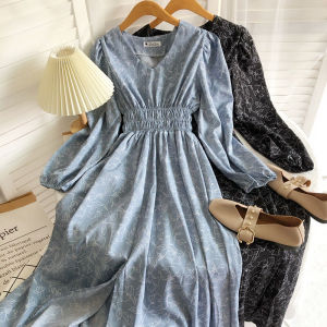 ชุดเดรสยาวแขนยาวคอวีพิมพ์ลายสไตล์เซียมาใหม่ฤดูใบไม้ร่วง กระโปรงทรงเอเอวสูง ชุดทำงานสไตล์เกาหลี ชุดเดรสยาวปานกลางสำหรับผู้หญิง