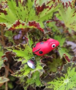 soft frog umpan ikan gabus paling kiler dan tokcer ukuran mini 3 cm Berat 5 gr kwalitas terbaik dan dari bahan karet yang lentur dan kuat dan tahan lama .di lengkapi Hook yang sangat tajam