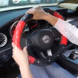 Sarung Setir Mobil Logo Berlian Mahkota Kulit Aksesoris Variasi Semua Jenis Mobil