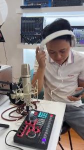 SoundCard X5 mới 2024: Hỗ trợ Auto-tune Bluetooth Pin sạc Đèn LED và nhiều hiệu ứng âm thanh đa dạng Tương thích với nhiều thiết bị như smartphone laptop pc máy tính bảng.