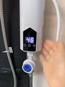 NIUAIDUO เครื่องทำน้ำอุ่น เครื่องทำน้ำอุ่นราคาถูก เครื่องทําน้ําอุ่นไฟฟ้า 5500W 220V ฝักบัวไฟฟ้าแบบไม่มีถัง เครื่องทำน้ำอุ่น ใช้งานง่าย ถูก