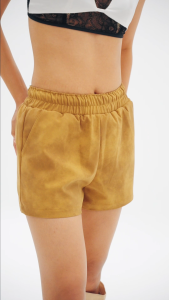 Pania Suede Leather shorts in Wood แพนญากางเกงขาสั้นหนังกลับสีน้ำตาล