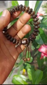 Gelang Tasbih Kayu Liwung 33 Butir: Desain Tradisional & Alami