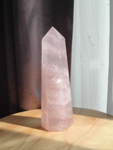 🌹 โรสควอตซ์ แท่งทาวเวอร์ สีชมพูหวาน วางประดับบ้านน่ารักๆ ชิ้นนี้จะขนาดค่อนข้างใหญ่ สวยมากๆ / 558 g