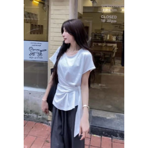 YUEZHONGWEI | Áo thun nữ tay ngắn cổ tròn màu trắng mùa hè thiết kế không đều cao cấp thắt eo dây lưng phong cách công sở Hàn Quốc