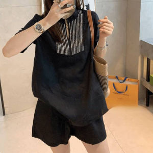 ชุดแฟชั่นฤดูร้อน 2024 สำหรับผู้หญิง ชุดสองชิ้น เสื้อแขนสั้นหลวมเอวสูง กางเกงขาสั้นประดับเพชร ชุดแฟชั่นลำลอง