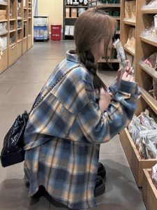 เสื้อเชิ้ตผู้หญิงแขนยาวลายสก็อตสีน้ำเงินสไตล์เกาหลี ทรงหลวม ปกโปโล คอกลม เสื้อคลุมแฟชั่นฤดูใบไม้ร่วงสำหรับผู้หญิง