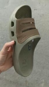 Giày dép crocs(Chính hãng)Dép lê nhựa phối da Cross Yukon sport màu kaki dành cho nam