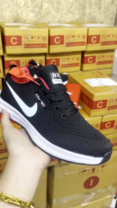 รองเท้าผ้าใบสีดำล้วน ใส่ทำงาน กีฬา ยืดหยุ่นได้ดี น้ำหนักเบา เหมาะกับทุกโอกาส