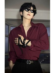 เสื้อเชิ้ตแขนยาวผู้ชายสีแดงเข้ม ผ้าไหมน้ำแข็งบาง สไตล์เยาวชน ฤดูใบไม้ร่วง ปกติ เสื้อเชิ้ตผู้ชายสีแดงเข้ม