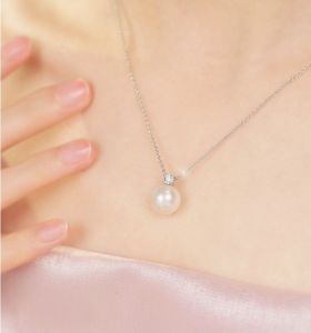 ZHOU LIU FU 周六福 18K White Gold Earrings Edison Pearl Pendant Natural Freshwater Pearl Pendant Diamond Earrings for Women (Not Include Necklace) X0913403 X0413402