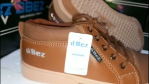 Sepatu Sneakers Cowok 2023: DBEZ MX04