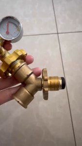 Gas Cylinder Valve Fittings Brass Y-Shaped Three Way Valve Fitting Facilities 4-Point Fire Stove Diversion With Switch Gas Splitter Adapter Liquefied Gas Tank