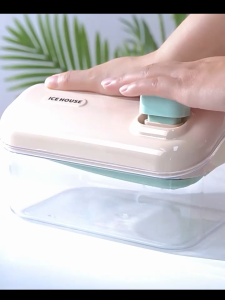 Ice Cube Tray House Set with Lid and Container One-press Release Ice Cube Molder Ice Maker Utensils