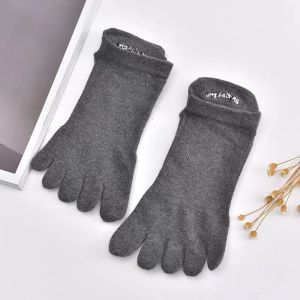 Black Five-Finger Mens Yoga Socks Cotton Anti-Odor Fitness Pilates Anti-Slip Socks for Autumn And Winter Sports And Fitness