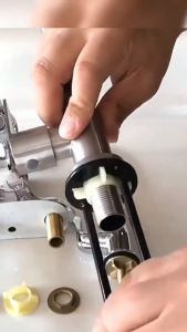Panduan Memilih Kunci Pas Wastafel Multifungsi & Alat Bantu Pasang Selang Fleksibel