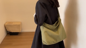 Comelnya Beg Large Capacity Canvas Tote Bag Simple and Sleek Design With Zipper Beg Wanita Moden dan Ringkas
