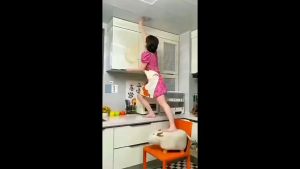 Self-twisting Water Quick-drying Mop/ Self-wringing Hands-free Flat Floor Mop/ Free 2 Extra Mop Heads/Local Stock