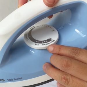 PHILIPS Dry Iron DST0520-20 - Non-stick Soleplate Temperature Control 1200 W Power 1.6m Cord Kills 99.9% of Bacteria