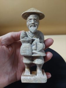 ผู้เฒ่าตกปลาจากหินแท้ ความสูง 5 นิ้ว