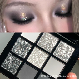 พาเลทอายแชโดว์สีสโมคกี้ 9 สี โทนดำเทาเข้ม สไตล์โกธิค แต่งหน้าแบบสโมคกี้ 9 สี เนื้อเนียนละเอียด สีมุกประกายมิ้นท์ สีดำพื้นฐาน