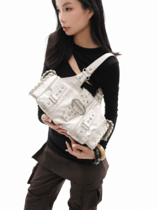 JANDRESS | Elaborately Designed Silver Snake Skin Studded Shoulder Bag