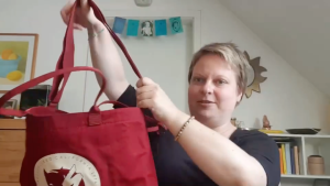 กระเป๋าสะพายข้าง Fjallraven specialized cave tote ถุงผ้า มี4สี กระเป๋าสะพายข้าง ผ้าใบ กระเป๋าสะพายข้าง ผ้า กระเป๋าสะพายผู้ชาย กระเป๋าถือ กระเป๋าผ้าร่มสะพายข้าง กระเป๋าผู้ชาย - Lazada