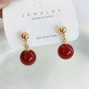 ต่างหูไข่มุกสีแดงสไตล์ย้อนยุคสำหรับผู้หญิง เครื่องประดับหูเรียบง่ายหรูหรา ต่างหูแบบพู่กันที่อเนกประสงค์และน่ารัก