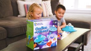 [อายุ 4+] เกมยานมนุษย์ต่างดาวฝึกแยกสี (Sorting Spaceship) [Learning Resources]