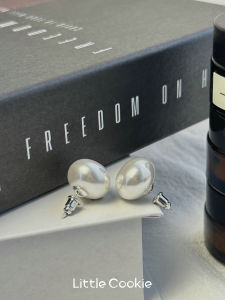 French Style Retro Flat round 20mm Oversized Pearl Stud Earrings for Women Accessible Luxury Fancy Earrings for Women Niche Style Design Earrings