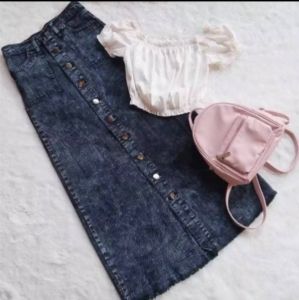 Rok Jeans Wanita Terbaru: Black Snow & Model Bentuk A