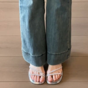 IELGY Silver thick-soled flip flops for women with medium heel square toe open toe slippers