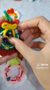 Vòng nguyệt quế giáng sinh vòng nguyệt quế Noel bằng len có gắn charm nhiều màu | Froid handmade