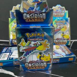 1 Box Kartu Pokemon Metal Kaleng isi 42pcs Bonus 1pcs Pokemon Emas / Kartu Pokemon Scarlet & Violet