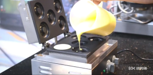 เครื่องทําเค้กดอกพลัม / เครื่องทําโดนัทพลัม / เครื่องทําโดนัท / เครื่องทําโดนัท รูปทรงสวยงาม