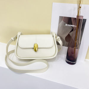 รุ่นเกาหลีเฉพาะกลุ่มออกแบบแฟชั่นผู้หญิงกระเป๋าพรีเมี่ยมความรู้สึกพลิกด้านบนเรียบง่ายไหล่เดียวใต้วงแขนกระเป๋าสี่เหลี่ยมเล็ก ๆ น้อย ๆ กระเป๋าสะพายเทรนด์กระเป๋า