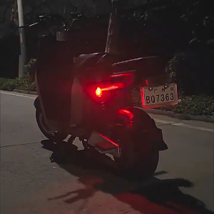 4PCS Wireless LED Strobe Light For Car Motorcycle Anti-collision Rechargeable Warning Light Flash