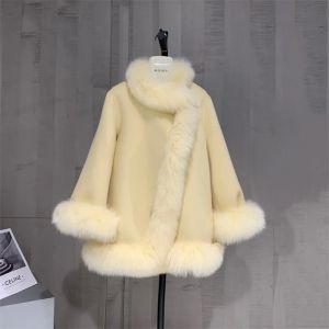 Áo Khoác Nữ Sang Trọng Có Cổ Lông Cáo Thật Ấm Áp Dáng Rộng Màu Trắng Chất Liệu Len Dài Đến Giữa Đùi Không Tay Cổ Tròn Cài Khuy.