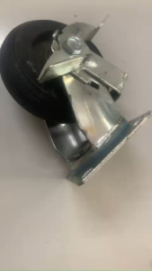 Bánh xe xoay khoá 150 mm chịu tải 250 kg chất liệu cao su dùng lắp xe đẩy di chuyển nhẹ nhàng tại Máy NTT