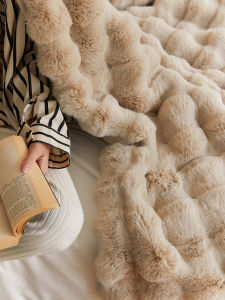 Affordable Luxury Style Fancy Faux Rabbit Fur Blanket Long Fur Nap Blanket Winter Thickened Sofa Cover Bed Runner