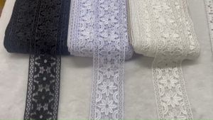 ลูกไม้ ลูกไม้ปัก ลูกไม้แต่งเสื้อ ลายดอก ขนาด 2.5 นิ้ว หน่วยขายเป็นเมตร