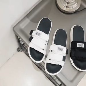 ชุดแฟชั่นฤดูร้อนรองเท้าแตะ สีดำและสีขาวรองเท้าแตะ ชายหาดสองสี
