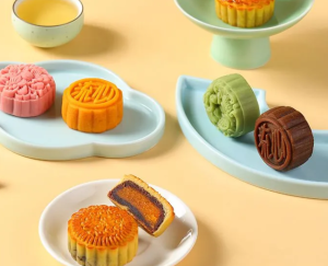 Flowing Mooncake Egg Yolk Lotus Seed Paste Bean Paste Matcha Milk Yellow Chocolate 300g 600g 900g    流心月饼