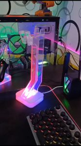 Stand Headset dari Akrilik Lampu RGB