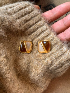 Retro Silver Needle Amber Resin Square Sugar Stud Earrings Womens High-End Elegant Luxury Geometric Pattern Handmade Ear Jewelry