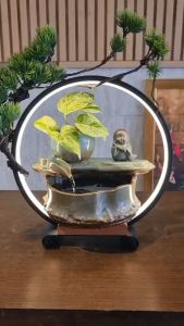 น้ำพุตั้งโต๊ะ น้ำล้นแต่งบ้านเสริมฮวงจุ้ย ของขวัญมงคล รุ่นสังกัจจายน์น้อยถือไม้กวาด18965-1