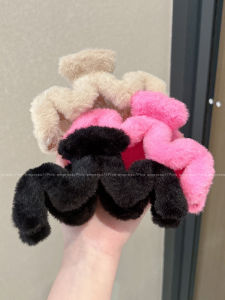 Large Plush Hair Claw Clip & Pink Shark Tail Hairpin: Stylish Bun Hair Accessories